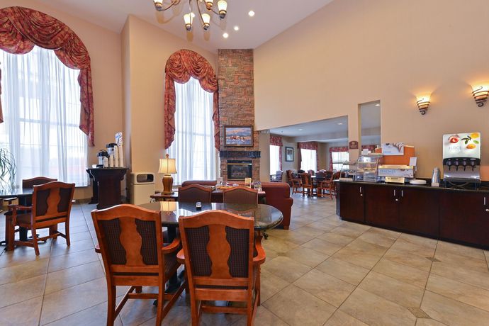 Imagen del bar/restaurante del Hotel Holiday Inn Express & Suites Farmington (Bloomfield). Foto 2