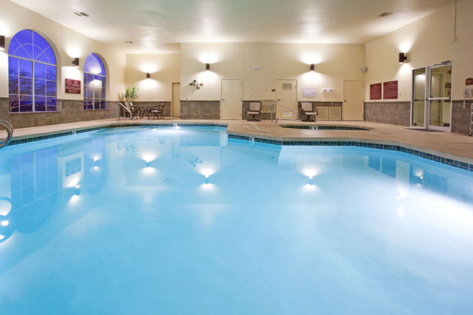 Imagen de la piscina del Hotel Holiday Inn Express & Suites Farmington (Bloomfield). Foto 14