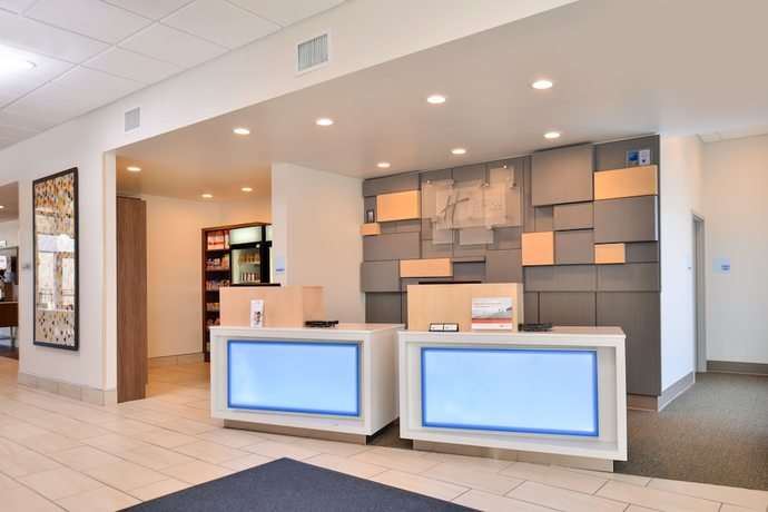 Imagen de los interiores del Hotel Holiday Inn Express & Suites Farmington Hills - Detroit. Foto 16
