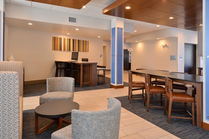 Imagen de los interiores del Hotel Holiday Inn Express & Suites Farmington Hills - Detroit. Foto 17