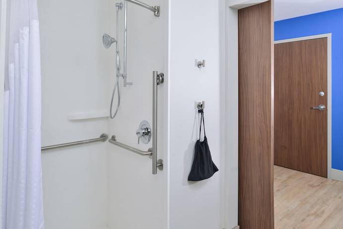 Imagen de la habitación del Hotel Holiday Inn Express & Suites Farmington Hills - Detroit. Foto 15