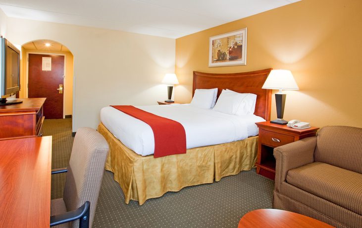 Imagen de la habitación del Hotel Holiday Inn Express & Suites Fayetteville-Ft. Bragg. Foto 2