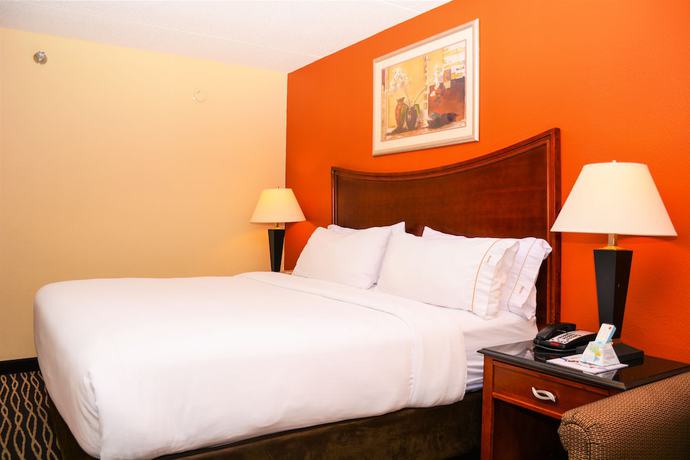 Imagen de la habitación del Hotel Holiday Inn Express & Suites Fayetteville-Ft. Bragg. Foto 3