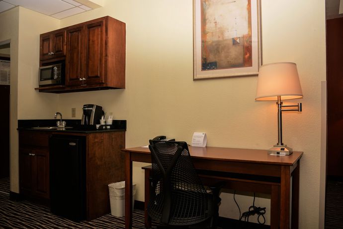 Imagen de la habitación del Hotel Holiday Inn Express & Suites Fayetteville-Ft. Bragg. Foto 6