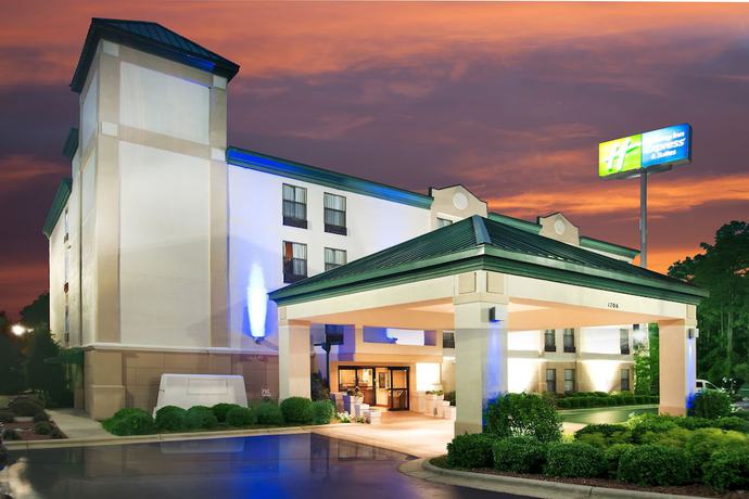 Imagen general del Hotel Holiday Inn Express & Suites Fayetteville-Ft. Bragg. Foto 1