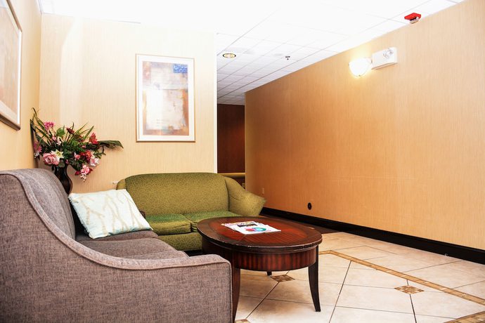Imagen de los interiores del Hotel Holiday Inn Express & Suites Fayetteville-Ft. Bragg. Foto 18