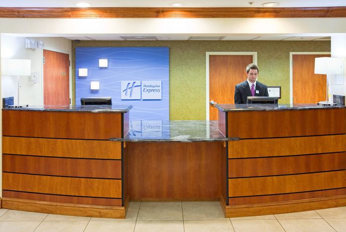 Imagen de los interiores del Hotel Holiday Inn Express & Suites Fayetteville-Ft. Bragg. Foto 19