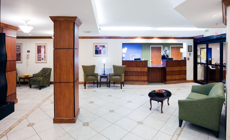 Imagen de los interiores del Hotel Holiday Inn Express & Suites Fayetteville-Ft. Bragg. Foto 20