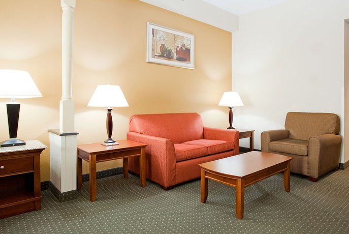 Imagen de la habitación del Hotel Holiday Inn Express & Suites Fayetteville-Ft. Bragg. Foto 13