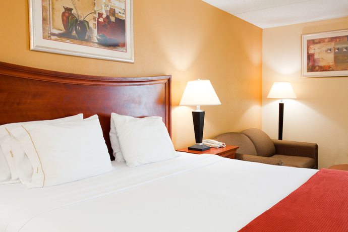 Imagen de la habitación del Hotel Holiday Inn Express & Suites Fayetteville-Ft. Bragg. Foto 16