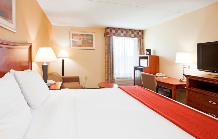 Imagen de la habitación del Hotel Holiday Inn Express & Suites Fayetteville-Ft. Bragg. Foto 17