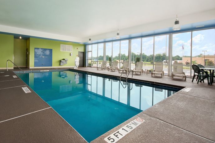 Imagen de la piscina del Hotel Holiday Inn Express & Suites Florence I-95 @ Hwy 327. Foto 15