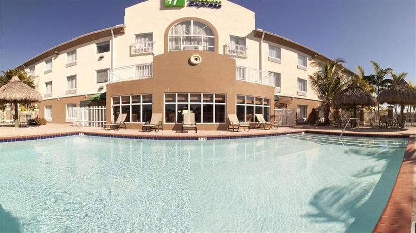 Imagen de la piscina del Hotel Holiday Inn Express & Suites Florida City-Gateway To Keys. Foto 16