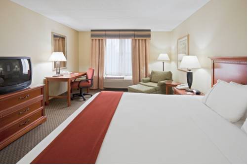 Imagen de la habitación del Hotel Holiday Inn Express & Suites Fort Wayne. Foto 8