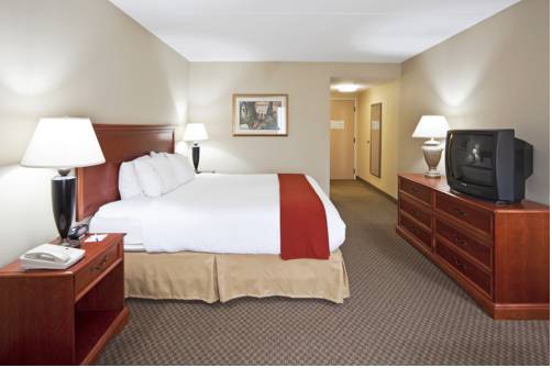 Imagen de la habitación del Hotel Holiday Inn Express & Suites Fort Wayne. Foto 10