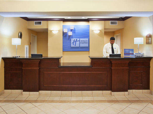 Imagen de los interiores del Hotel Holiday Inn Express & Suites Fresno (River Park) Hwy 41. Foto 13