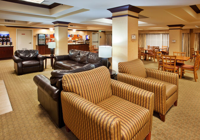 Imagen de los interiores del Hotel Holiday Inn Express & Suites Fresno (River Park) Hwy 41. Foto 14