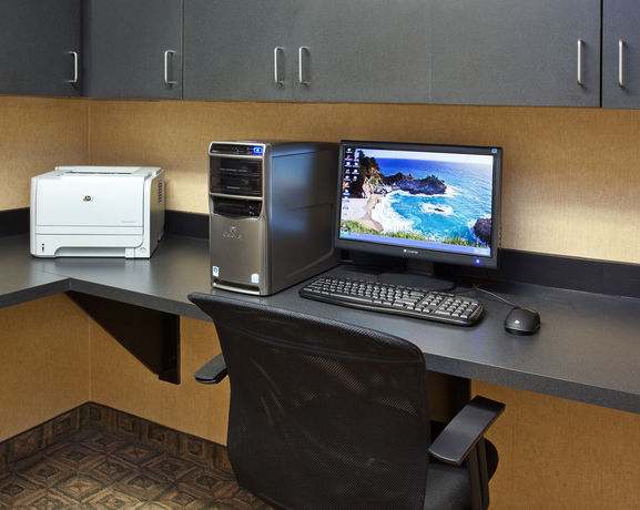 Imagen de los interiores del Hotel Holiday Inn Express & Suites Fresno (River Park) Hwy 41. Foto 15