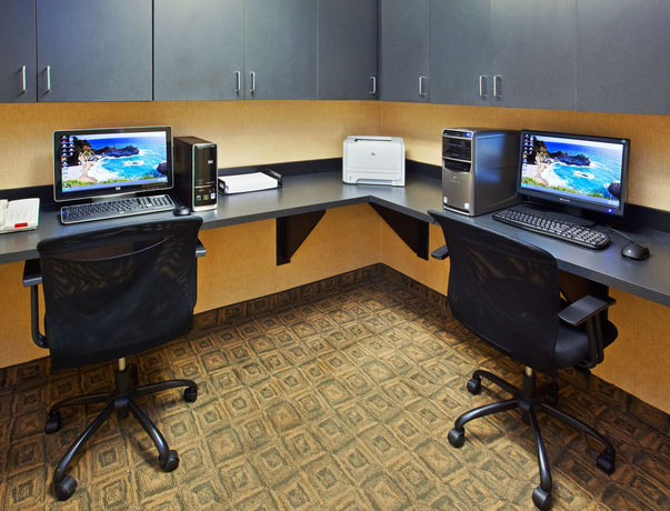 Imagen de los interiores del Hotel Holiday Inn Express & Suites Fresno (River Park) Hwy 41. Foto 16