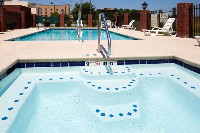 Imagen de la piscina del Hotel Holiday Inn Express & Suites Gadsden W-Near Attalla. Foto 15