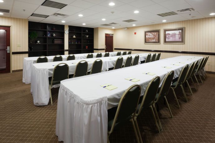 Imagen de los interiores del Hotel Holiday Inn Express & Suites Gadsden W-Near Attalla. Foto 8