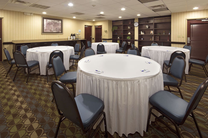 Imagen de los interiores del Hotel Holiday Inn Express & Suites Gadsden W-Near Attalla. Foto 12