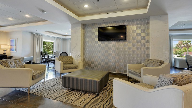 Imagen del bar/restaurante del Hotel Holiday Inn Express & Suites Gonzales. Foto 5