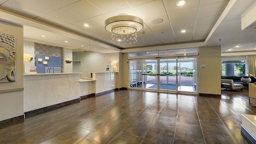 Imagen del bar/restaurante del Hotel Holiday Inn Express & Suites Gonzales. Foto 6