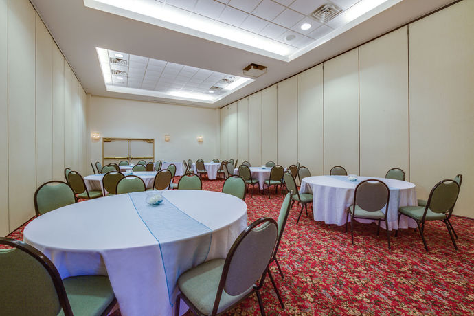 Imagen de los interiores del Hotel Holiday Inn Express & Suites Greensboro-East. Foto 8