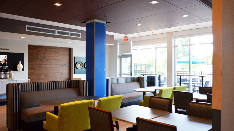 Imagen del bar/restaurante del Hotel Holiday Inn Express & Suites Jacksonville W - I295 and I10. Foto 4