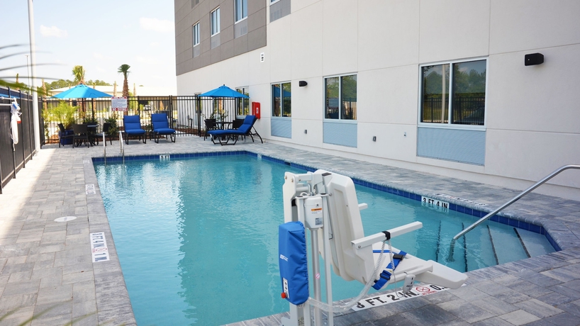 Imagen de la piscina del Hotel Holiday Inn Express & Suites Jacksonville W - I295 and I10. Foto 18