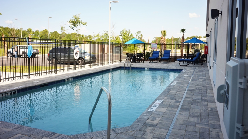 Imagen de la piscina del Hotel Holiday Inn Express & Suites Jacksonville W - I295 and I10. Foto 19