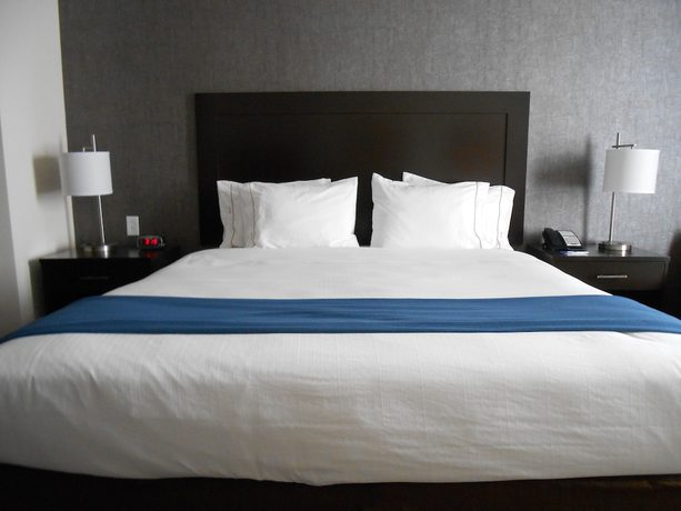 Imagen de la habitación del Hotel Holiday Inn Express & Suites Kansas City KU Medical Center. Foto 14