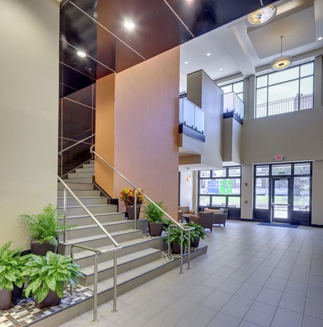 Imagen de los interiores del Hotel Holiday Inn Express & Suites Kansas City KU Medical Center. Foto 19
