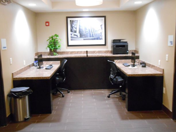 Imagen general del Hotel Holiday Inn Express & Suites Kansas City KU Medical Center. Foto 2