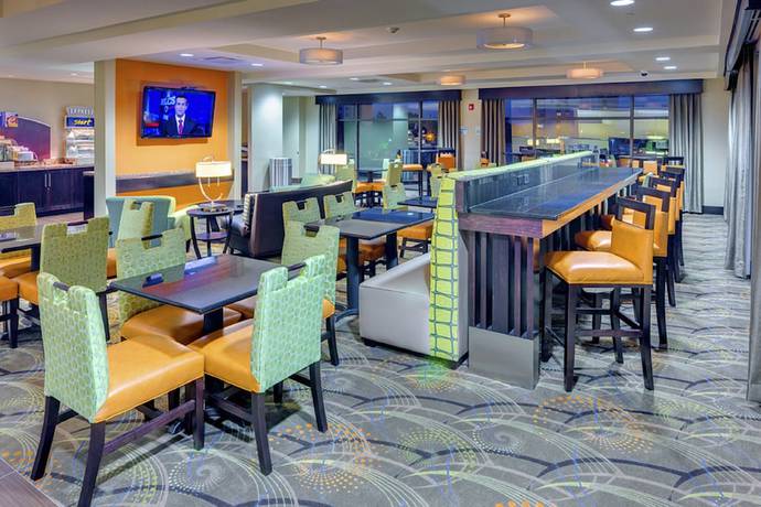 Imagen del bar/restaurante del Hotel Holiday Inn Express & Suites Kansas City KU Medical Center. Foto 6