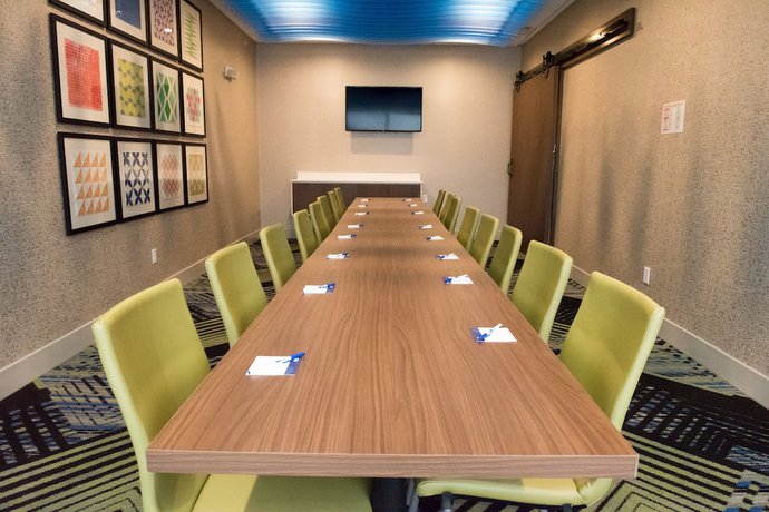 Imagen de los interiores del Hotel Holiday Inn Express & Suites - Louisville N - Jeffersonville, an IHG Hotel. Foto 15