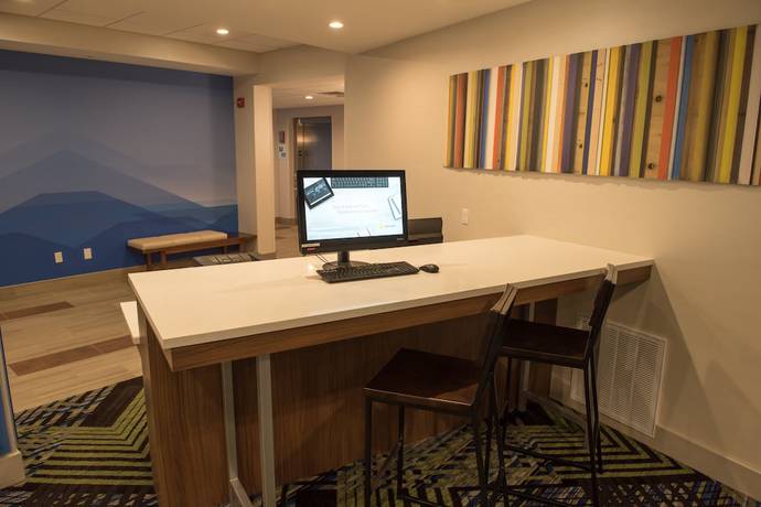 Imagen de los interiores del Hotel Holiday Inn Express & Suites - Louisville N - Jeffersonville, an IHG Hotel. Foto 18