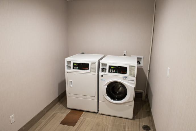 Imagen de los interiores del Hotel Holiday Inn Express & Suites - Louisville N - Jeffersonville, an IHG Hotel. Foto 19