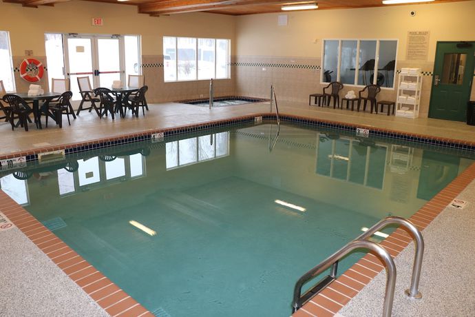 Imagen de la piscina del Hotel Holiday Inn Express & Suites Marquette. Foto 20