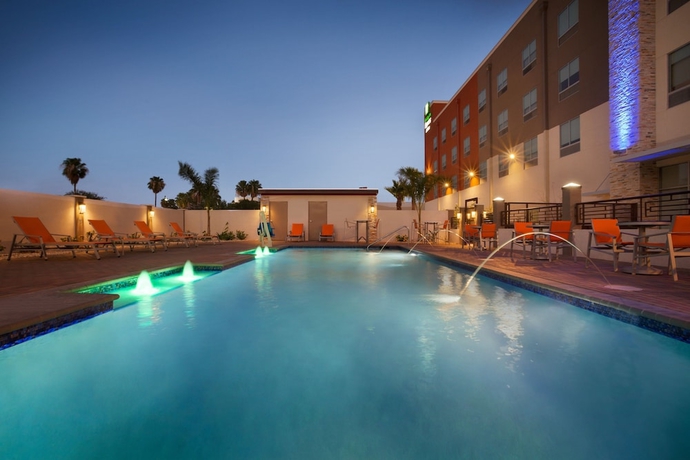Imagen de la piscina del Hotel Holiday Inn Express & Suites McAllen - Medical Center Area. Foto 19