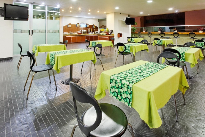 Imagen del bar/restaurante del Hotel Holiday Inn Express & Suites Medellin. Foto 4