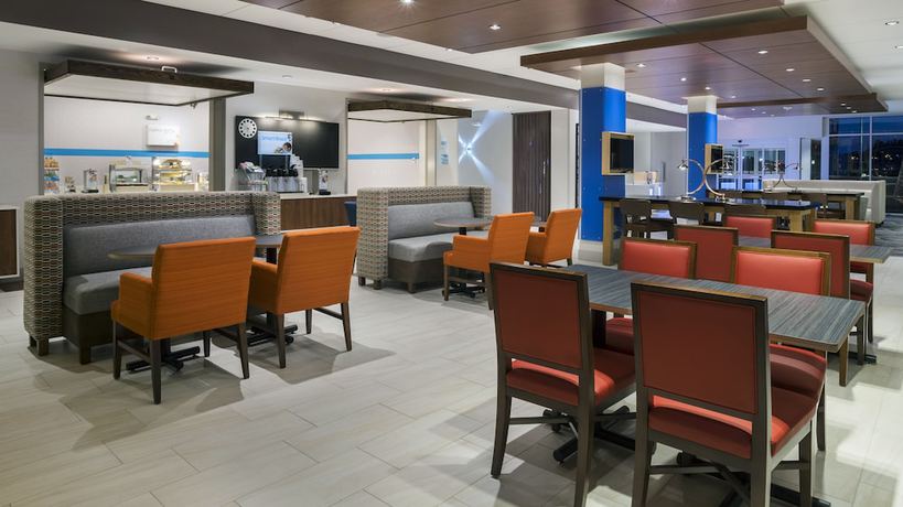 Imagen de los interiores del Hotel Holiday Inn Express & Suites Medina. Foto 13