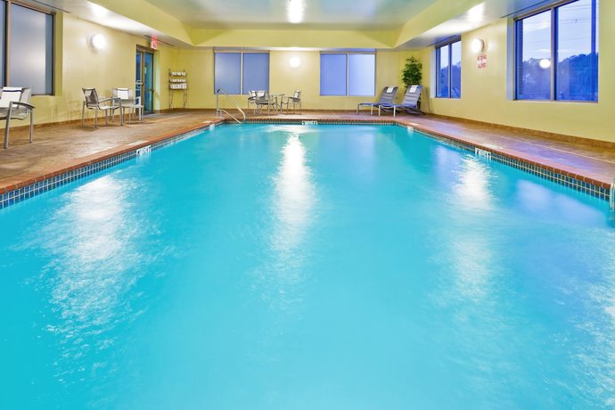 Imagen de la piscina del Hotel Holiday Inn Express & Suites Memphis/Germantown. Foto 20