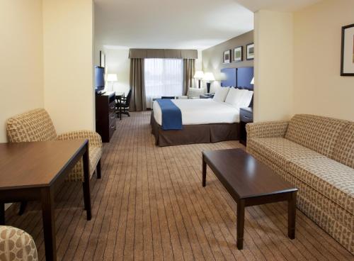 Imagen de la habitación del Hotel Holiday Inn Express & Suites Merced, an IHG. Foto 7