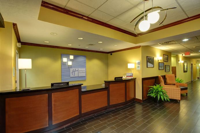 Imagen de los interiores del Hotel Holiday Inn Express & Suites Midwest City. Foto 18