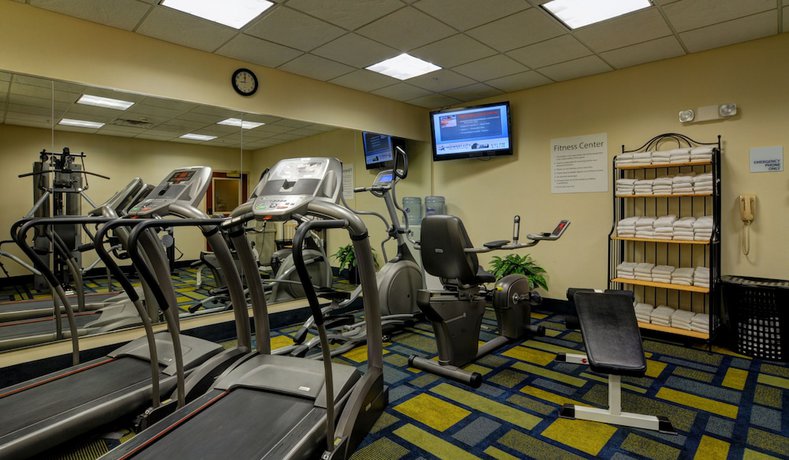 Imagen de los interiores del Hotel Holiday Inn Express & Suites Midwest City. Foto 19