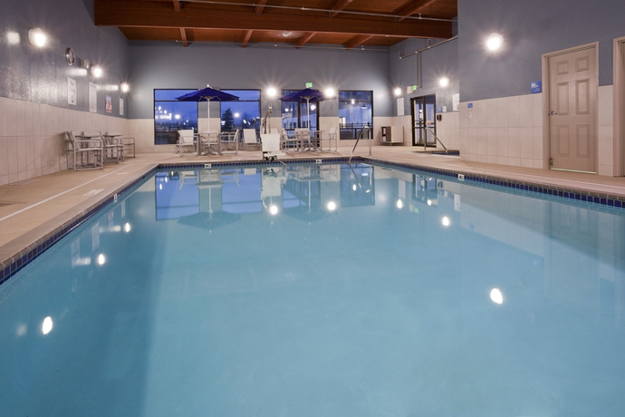 Imagen de la piscina del Hotel Holiday Inn Express & Suites Minneapolis (Golden Valley). Foto 16