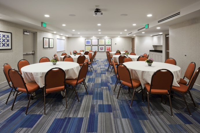 Imagen de los interiores del Hotel Holiday Inn Express & Suites Minneapolis (Golden Valley). Foto 11