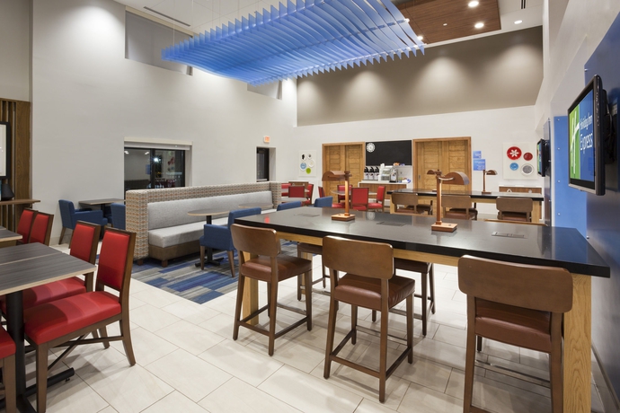 Imagen del bar/restaurante del Hotel Holiday Inn Express & Suites Minneapolis (Golden Valley). Foto 2